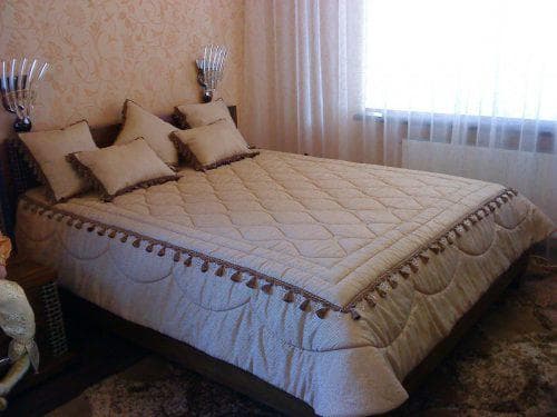 стеганное хлопковое покрывало на кровать с поролоном