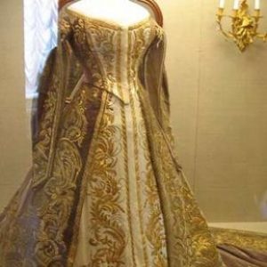 парча в сценическом костюме